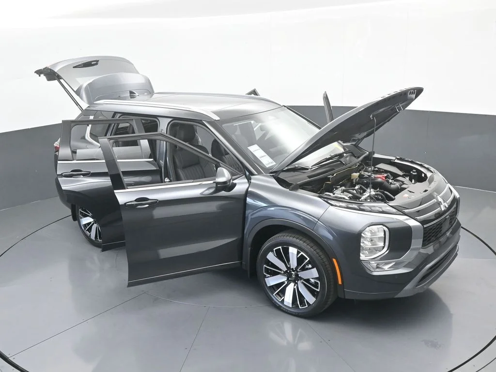 New 2026 Gray Mitsubishi SEL image 70