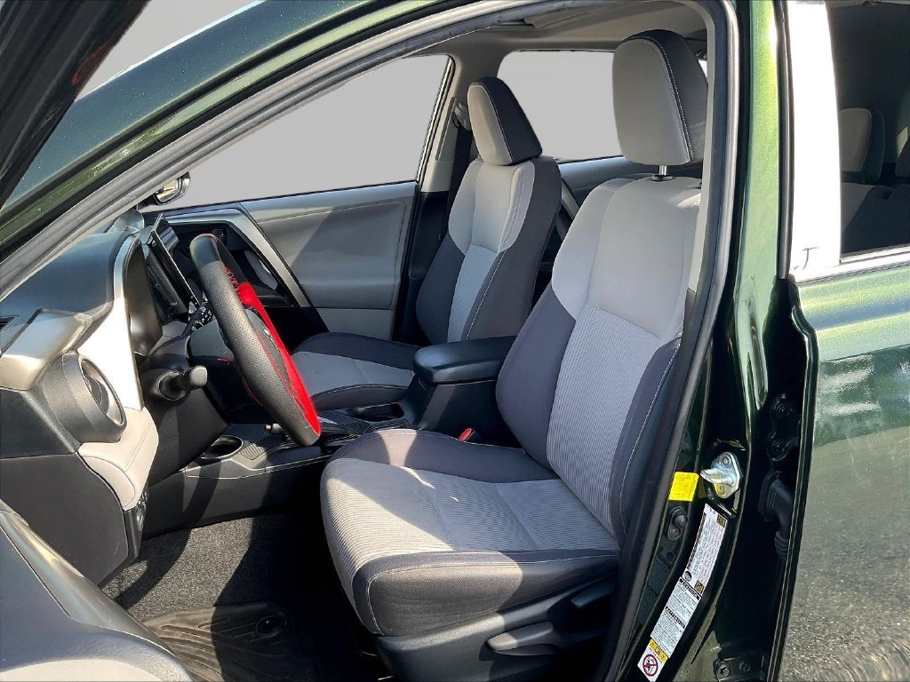 Used 2013 Green Toyota XLE image 21