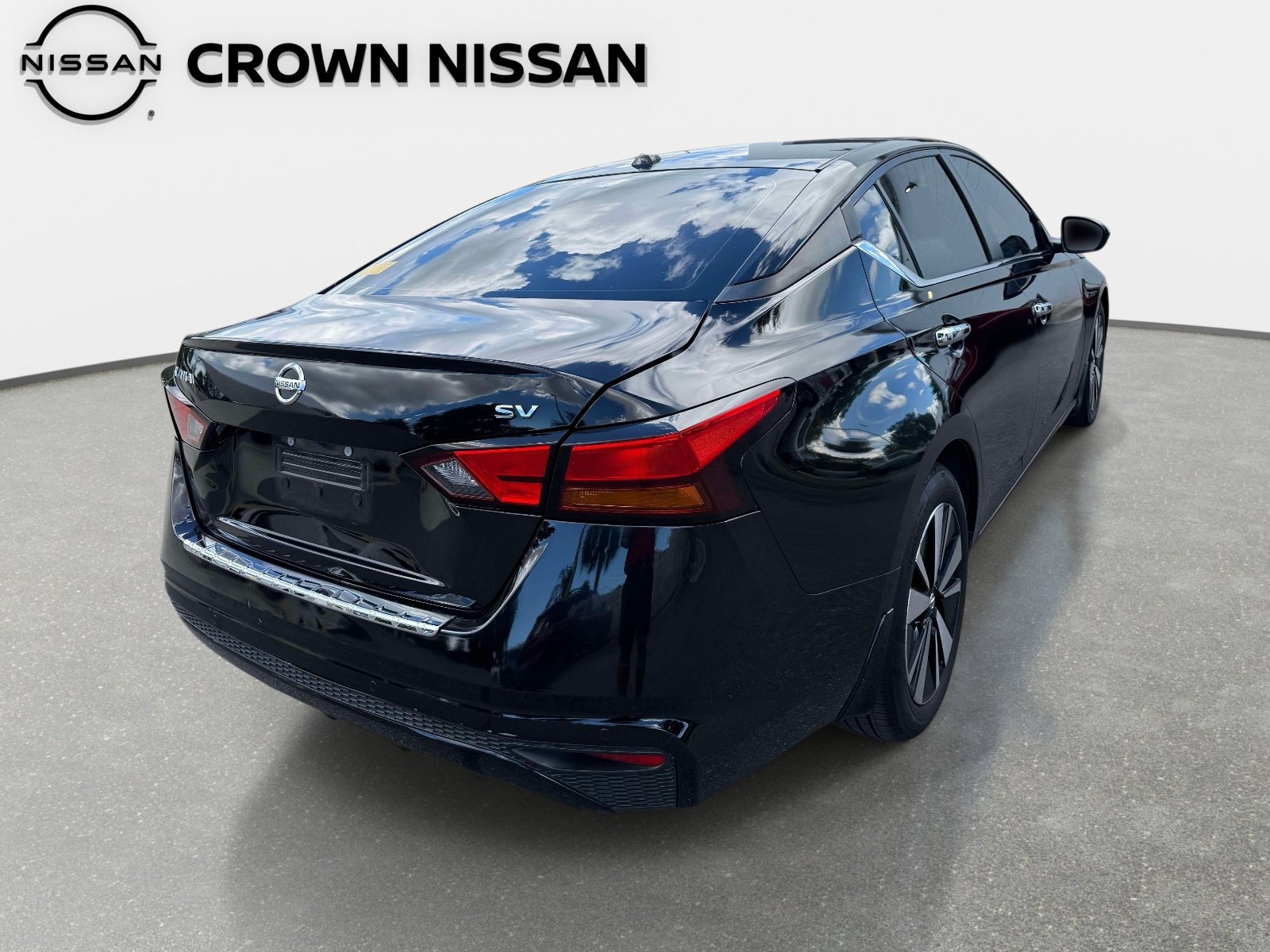 Used 2021 Super Black Nissan 2.5 SV image 6