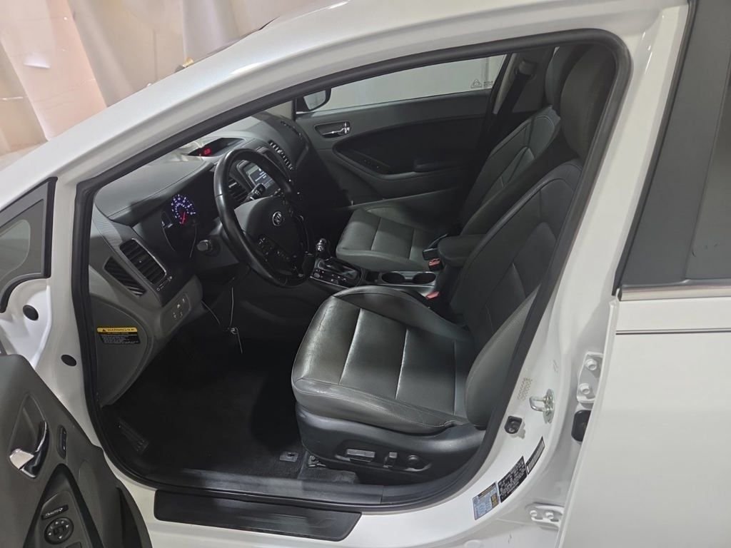 Used 2017 White Kia EX image 9