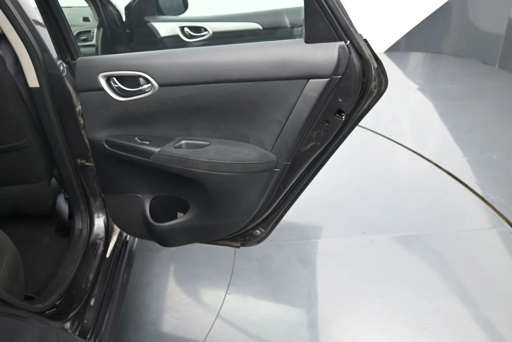 Used 2014 Gray Nissan SR image 13