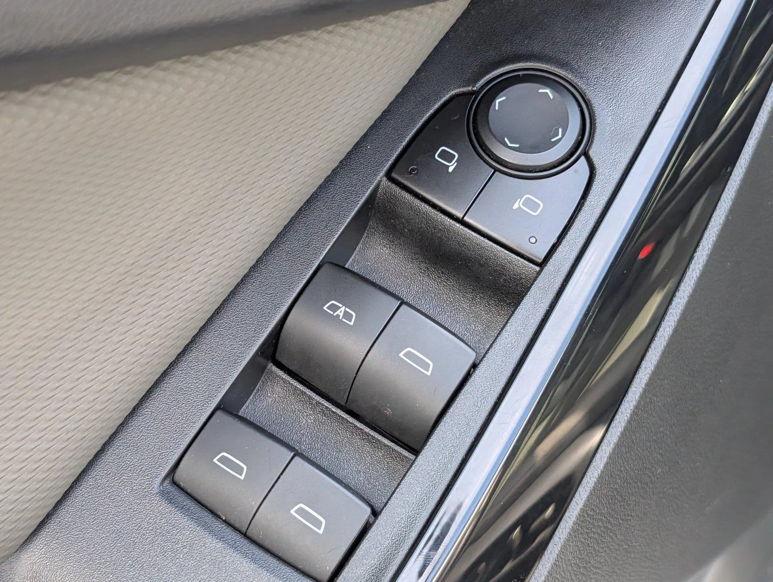 Used 2025 Sterling Gray Metallic Chevrolet LT image 15