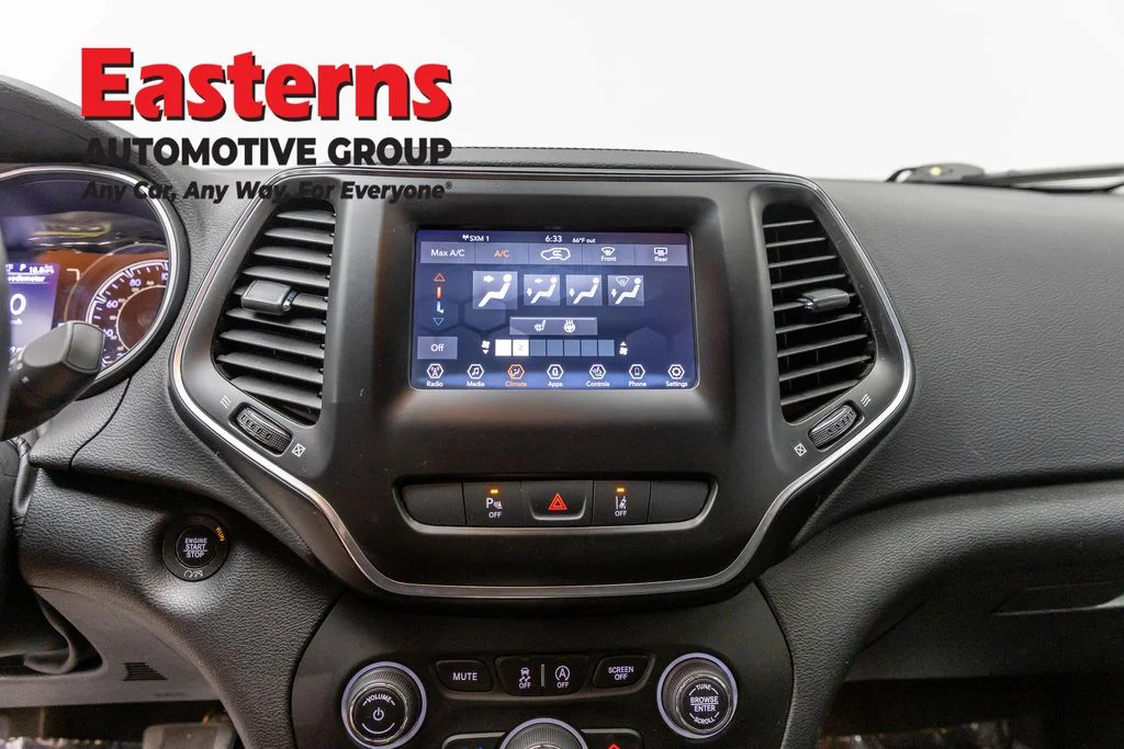 Used 2021 Black Jeep Latitude Plus image 11