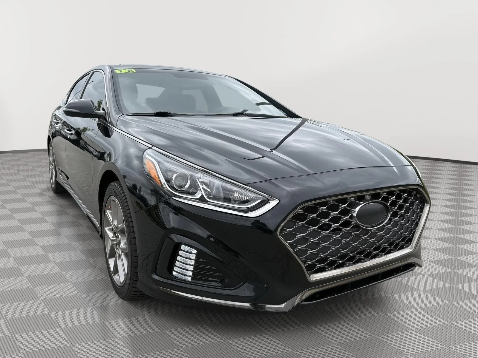 Used 2018 Phantom Black Hyundai Sport image 7