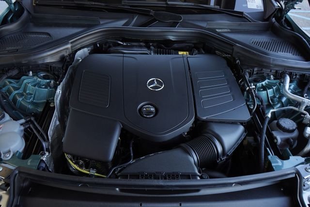 New 2026 Verde Silver Metallic Mercedes-Benz GLC 300 image 33