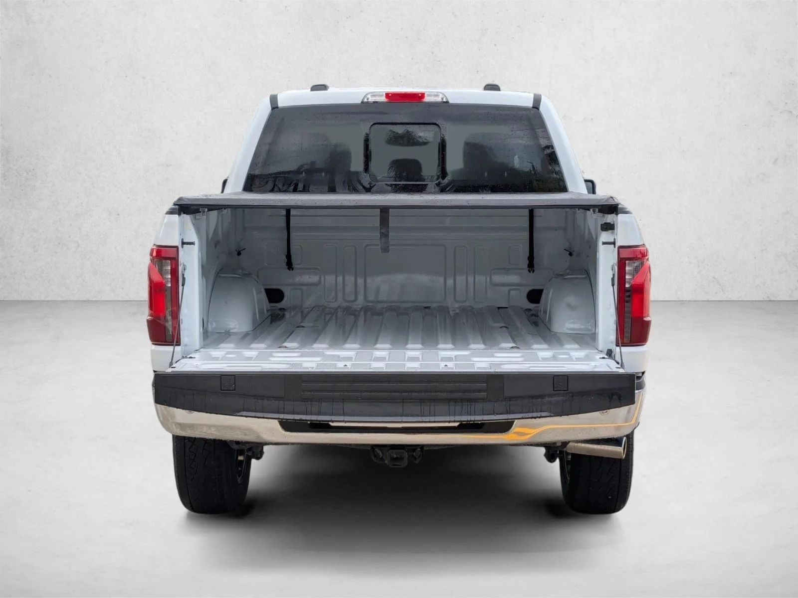 Used 2024 Oxford White Ford XLT image 6