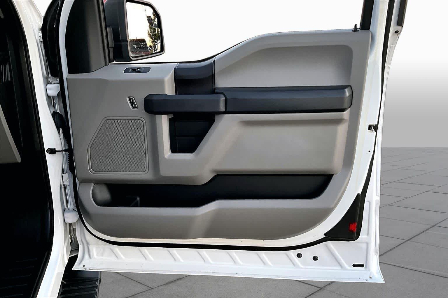 Used 2018 Oxford White Ford XL image 23