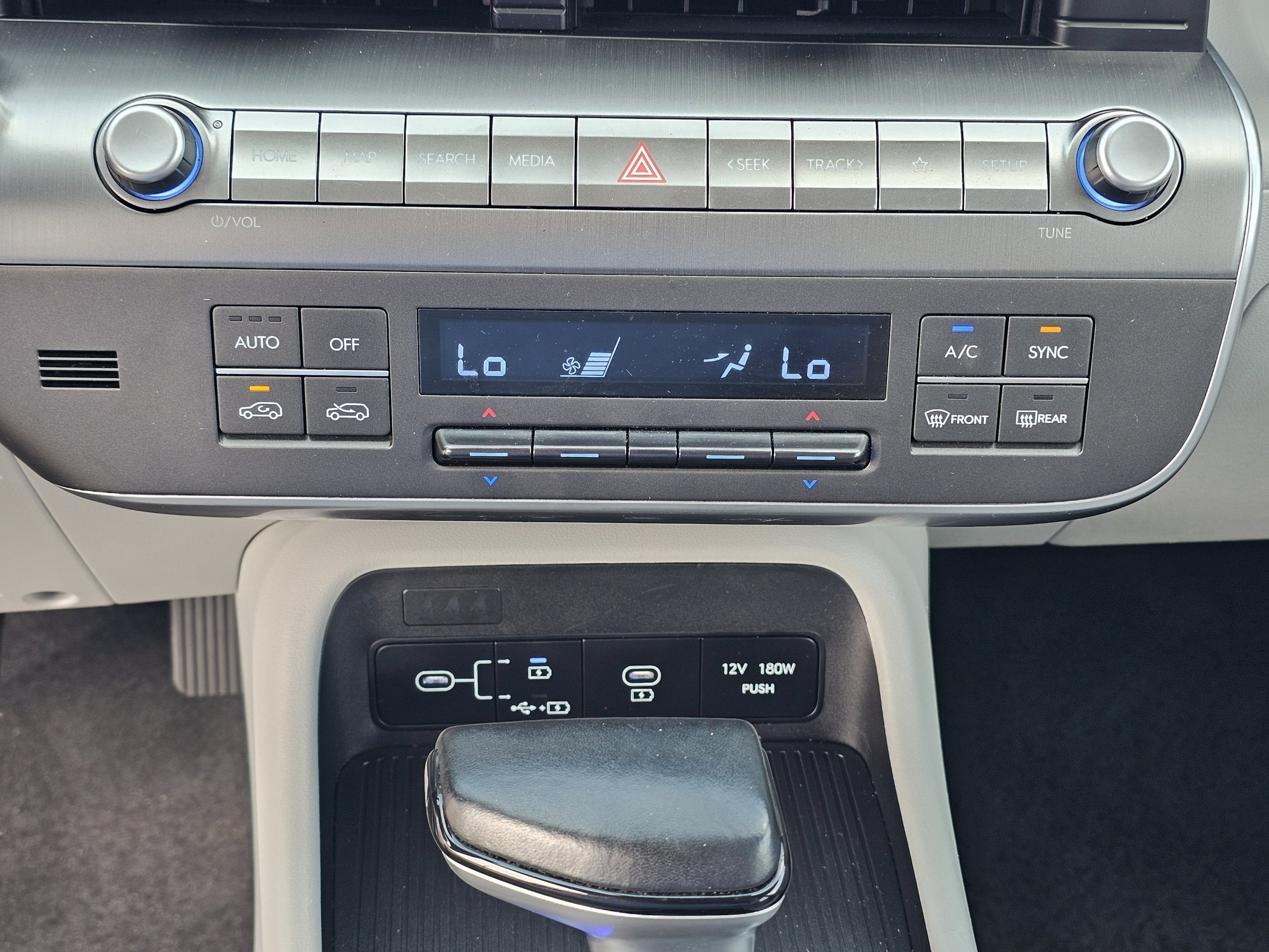 2025 Hyundai Kona SEL - Photo 28