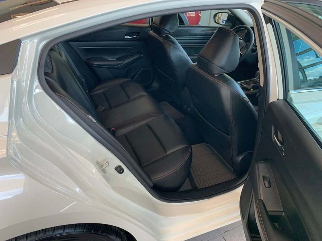 2020 Nissan Altima SR - Photo 18