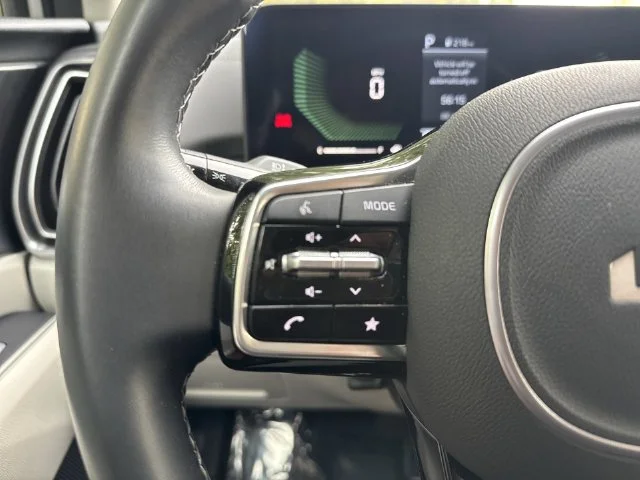 Used 2025 White Kia S image 18