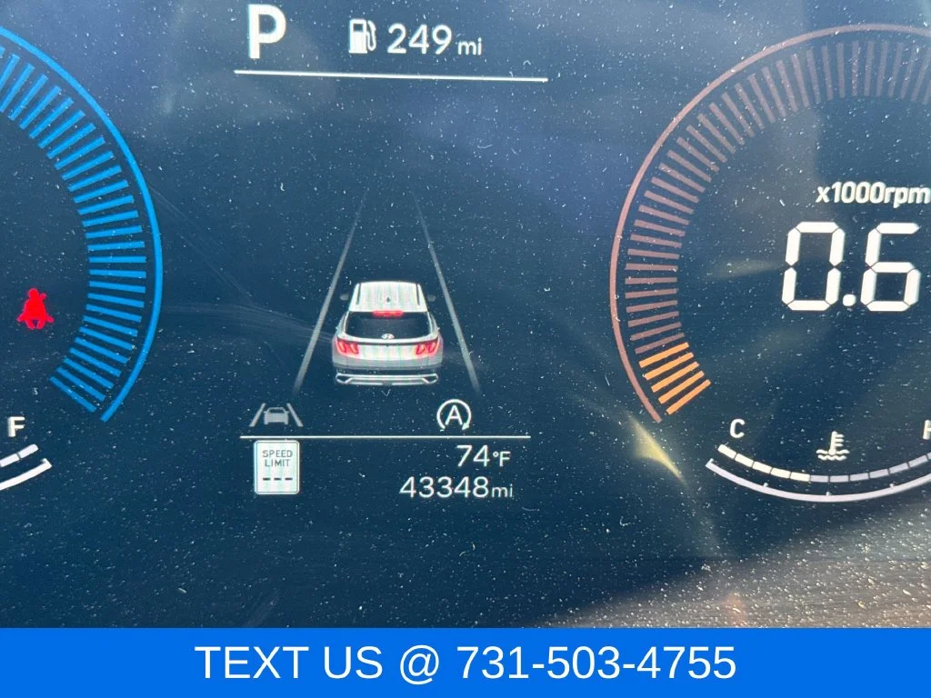 Used 2025 White Hyundai SEL image 17
