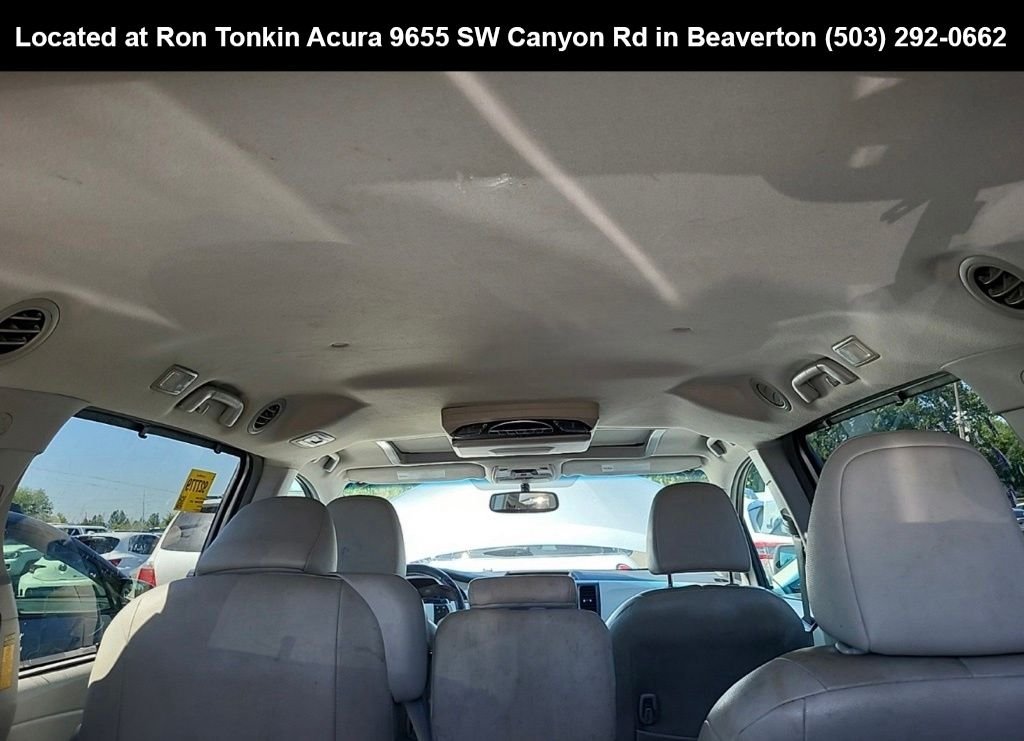 Used 2014 Silver Sky Metallic Toyota XLE image 10