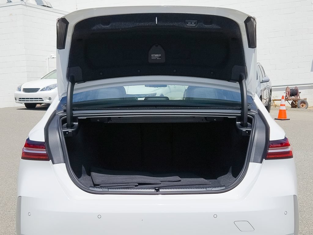 Used 2026 Alpine White BMW eDrive40 image 21