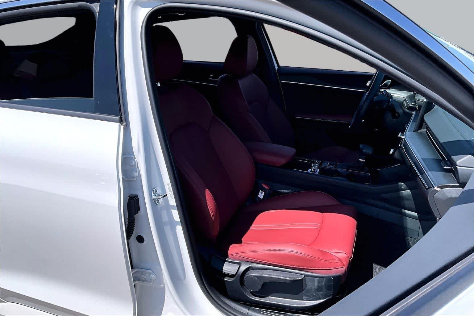Used 2025 Snow White Pearl Kia GT-Line image 7