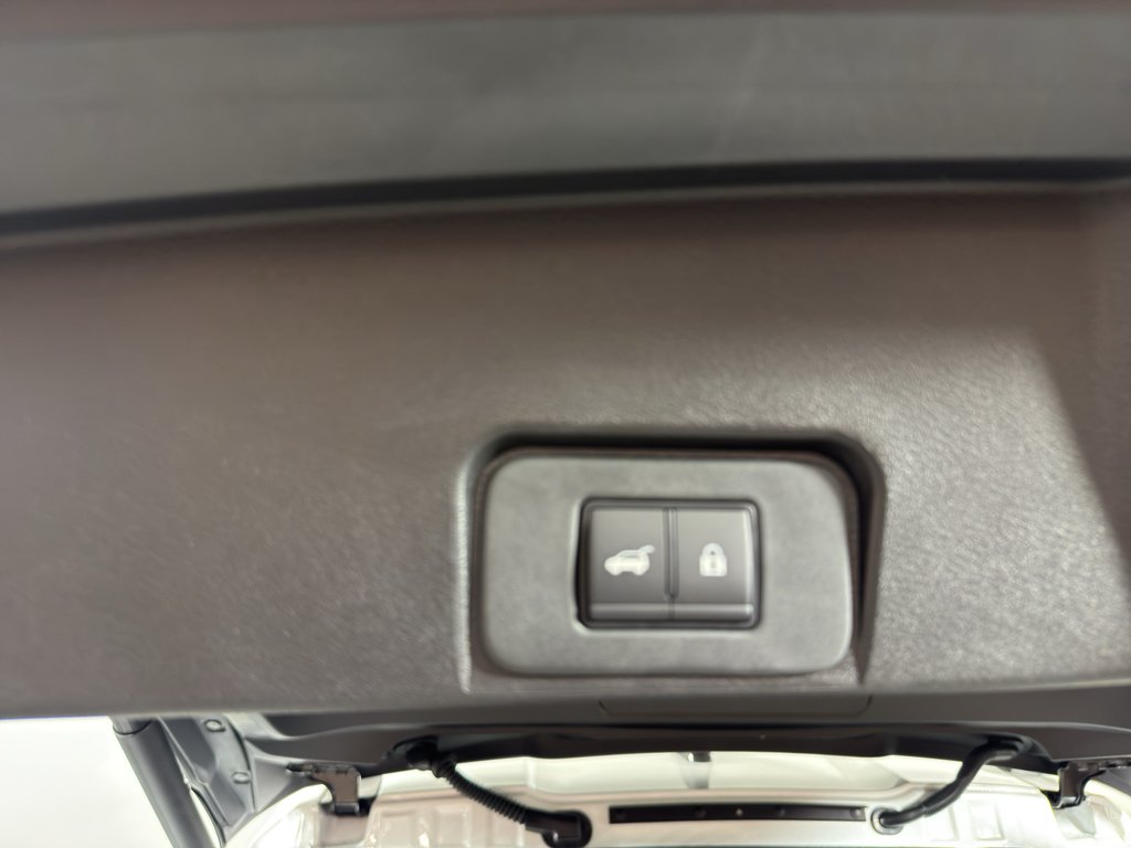 New 2026 Everest White Pearl TriCoat Nissan Dark Armor™ image 19
