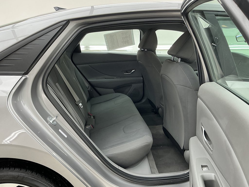 Used 2023 Fluid Metal Hyundai SEL image 21
