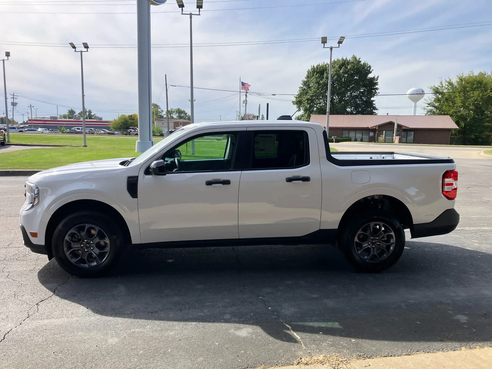 New 2026 Oxford White Ford XLT image 7