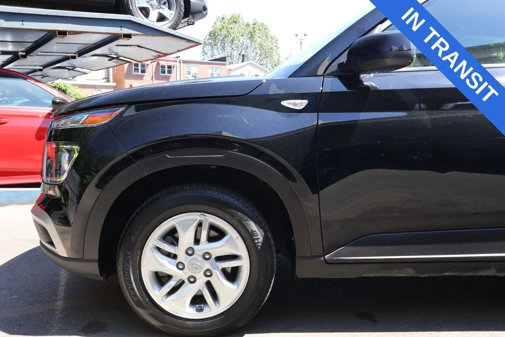 Used 2025 Onyx Black Hyundai SE image 6