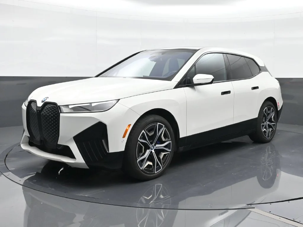 Used 2024 White BMW xDrive50 image 1