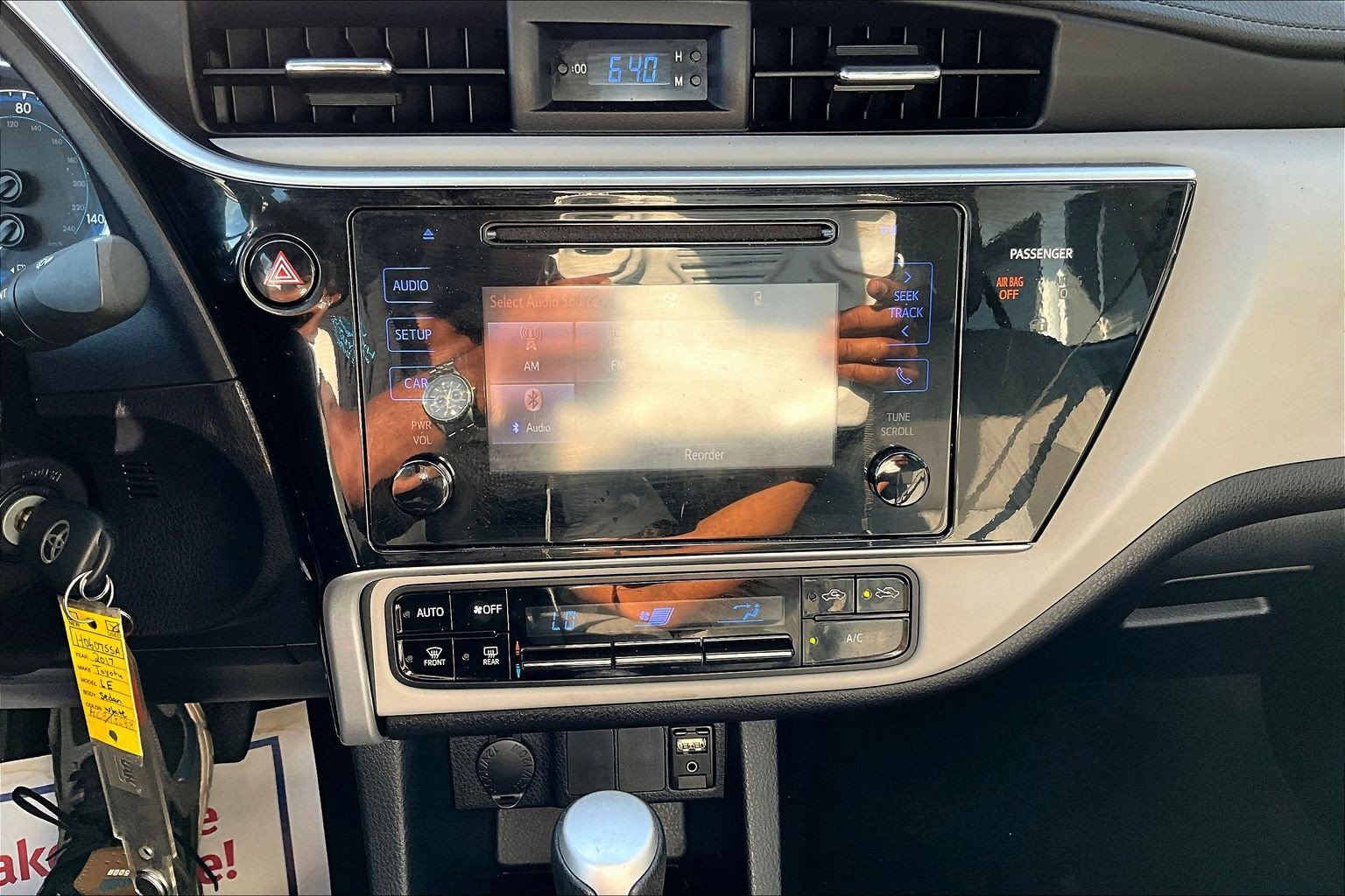 Used 2017 White Toyota LE image 12