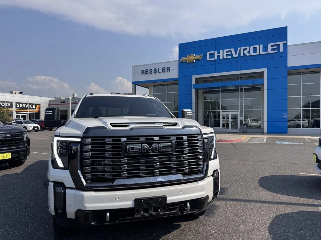 Used 2024 White Frost Tricoat GMC Denali Ultimate DRW image 2