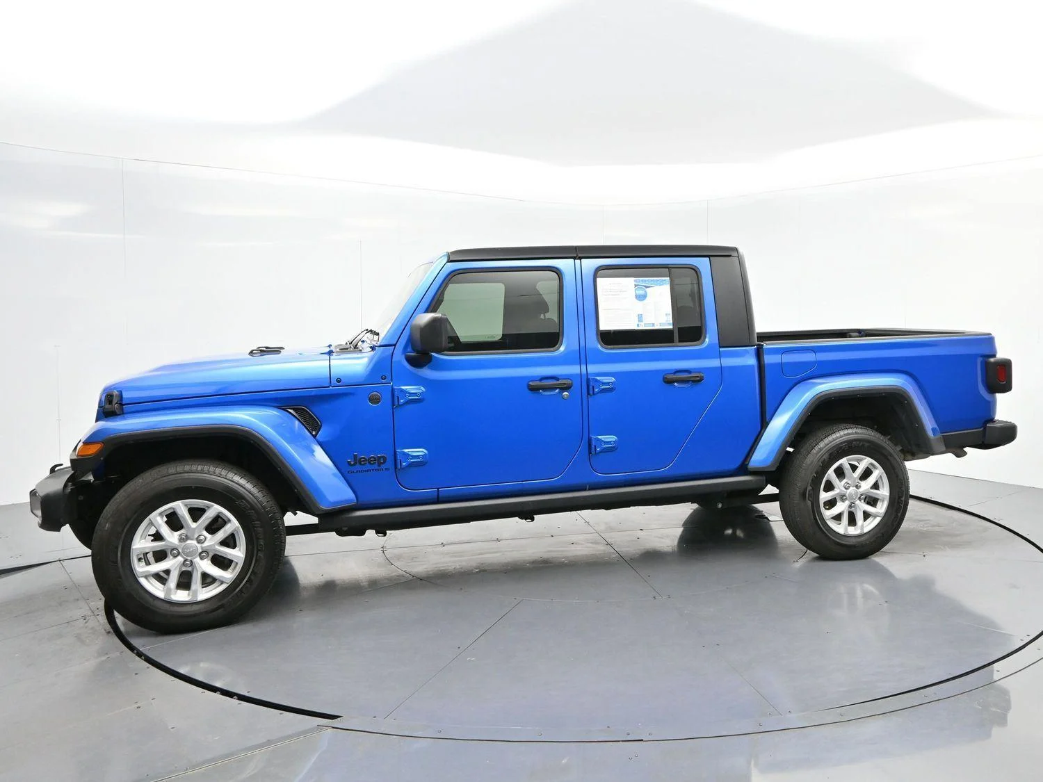 Used 2023 Hydro Blue Pearlcoat Jeep Sport S image 4