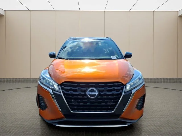 Used 2023 Orange Nissan SR image 4