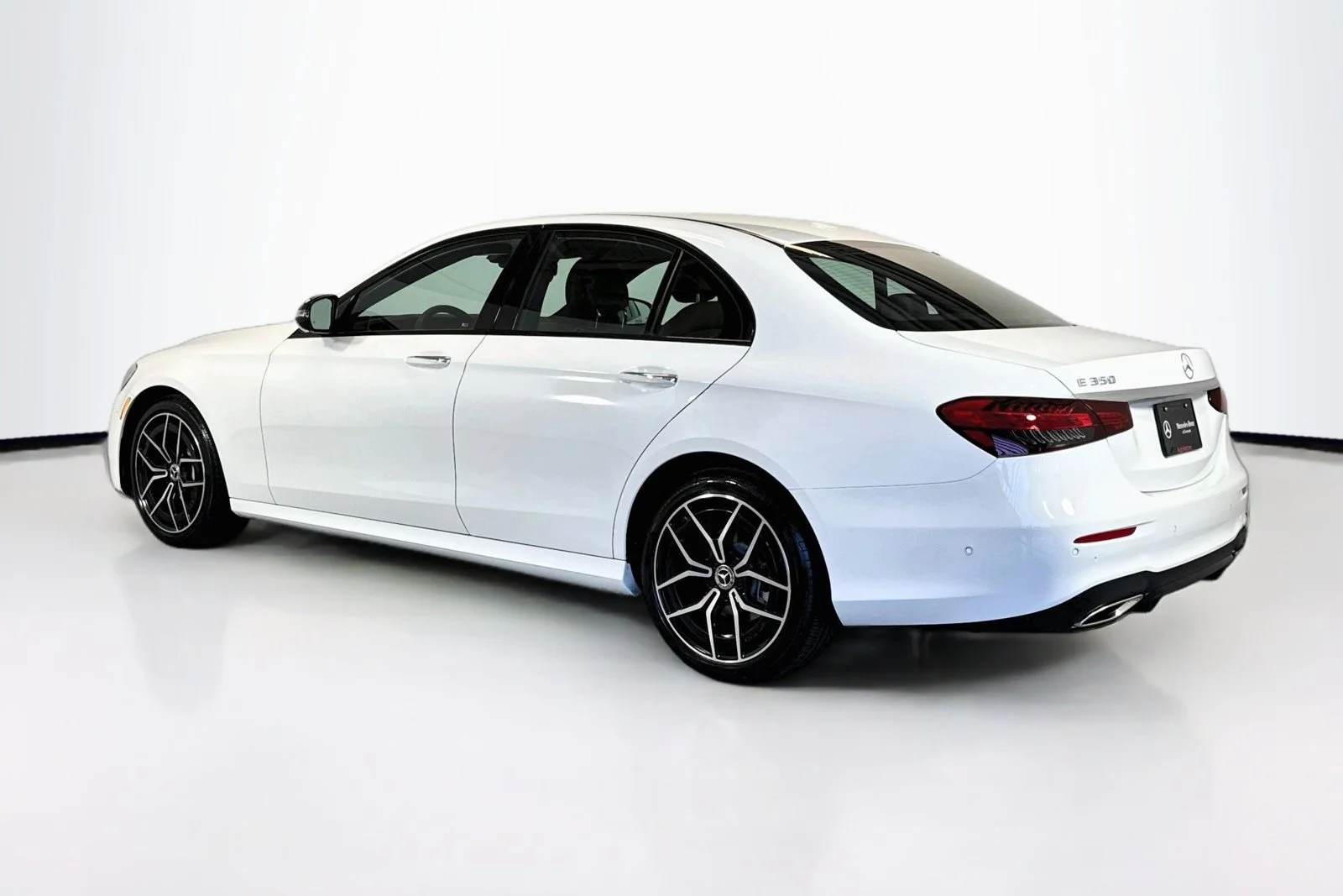 Used 2022 Manufaktur Diamond White Mercedes-Benz E 350 image 7
