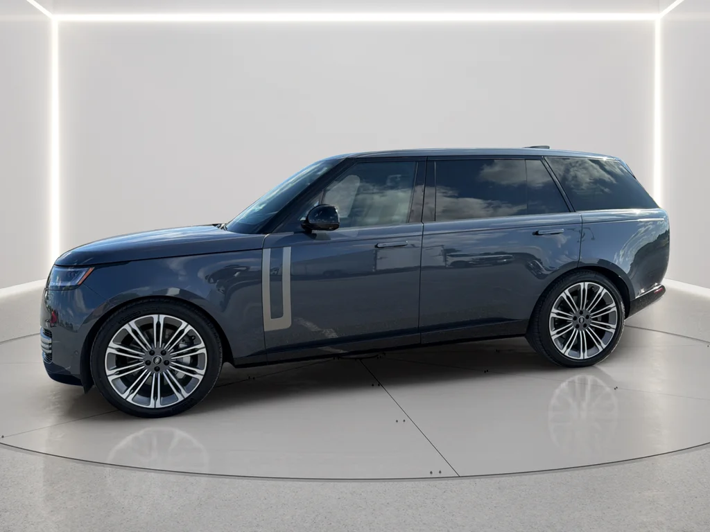 Used 2024 Blue Land Rover SE image 13