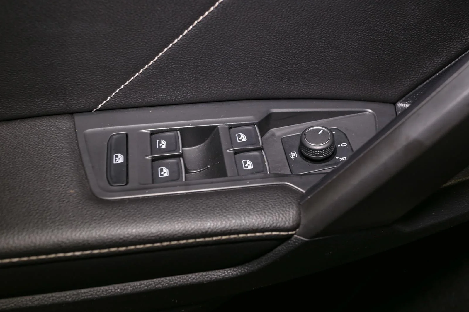 Used 2022 Platinum Gray Metallic Volkswagen SE image 42