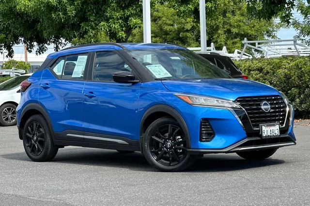 2023 Nissan Kicks SR