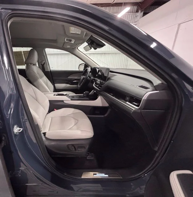 Used 2025 White Toyota XLE image 18