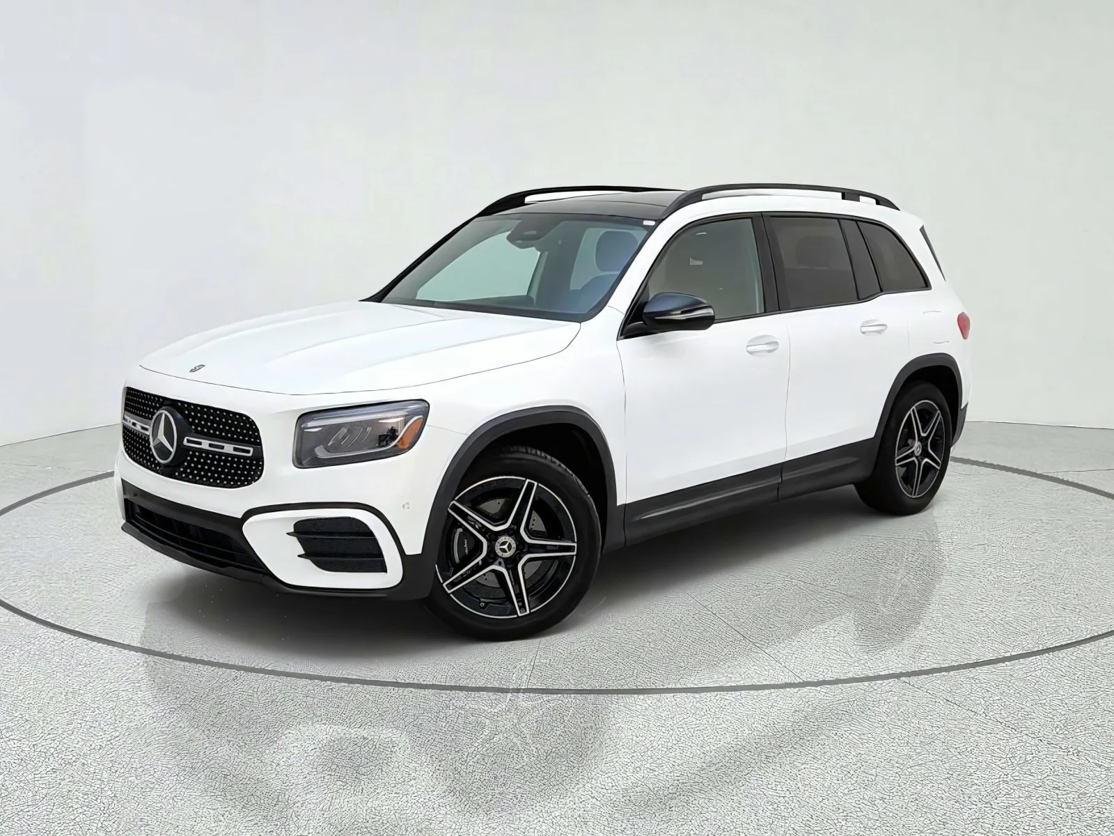 Used 2024 Polar White Mercedes-Benz GLB 250 image 1