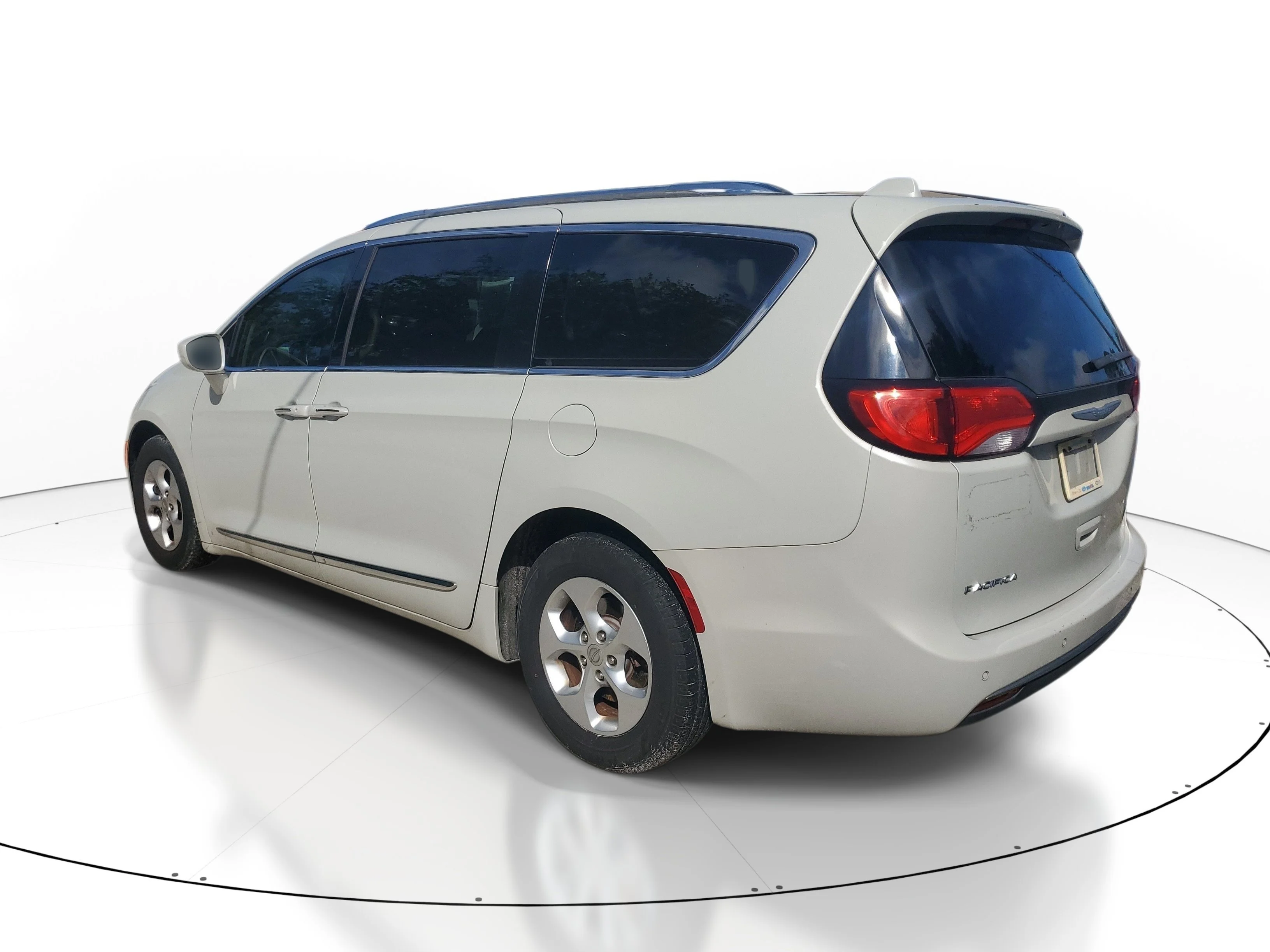 Used 2017 Tusk White Chrysler Touring-L Plus image 6