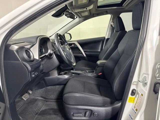 Used 2018 Super White Toyota XLE image 11