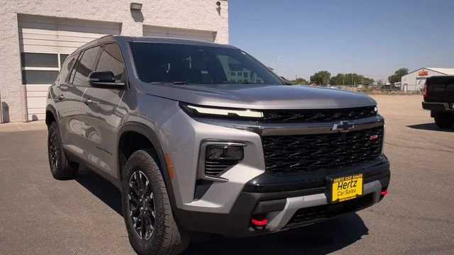 Used 2025 Gray Chevrolet Z71 image 4