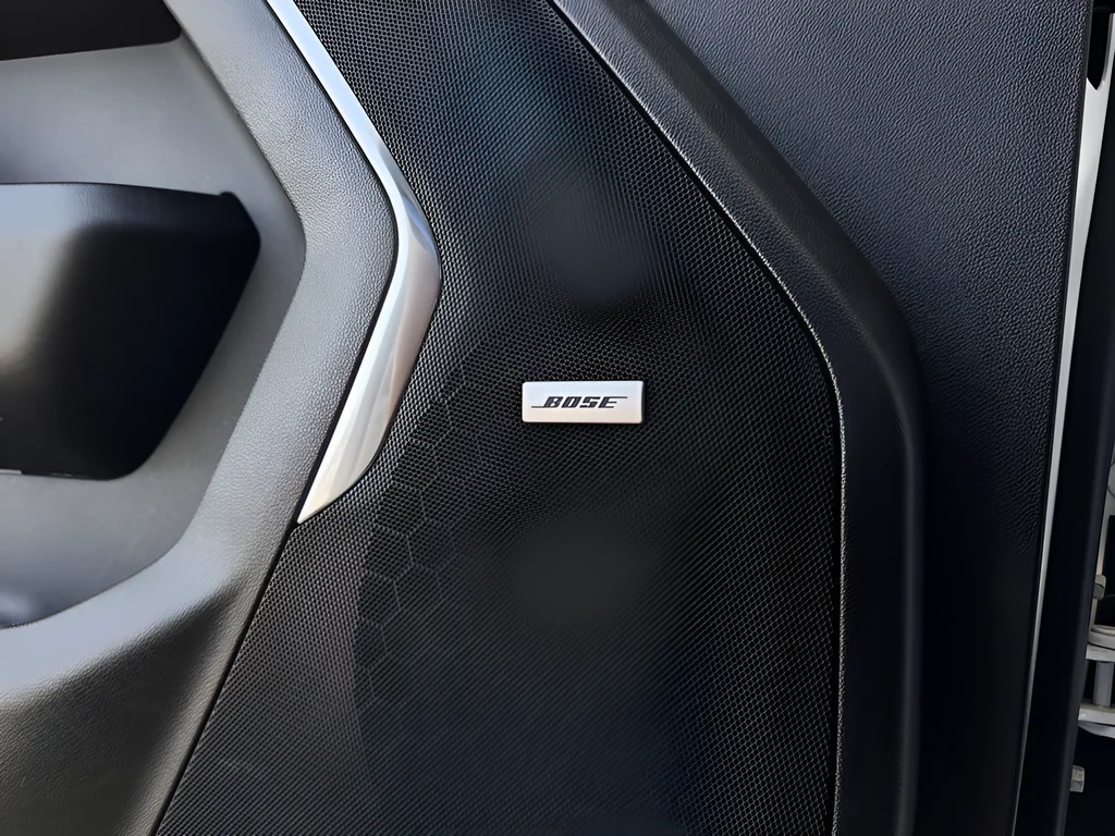 Used 2023 White GMC AT4 image 18