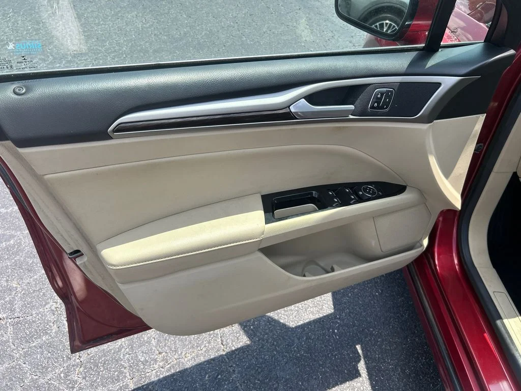 Used 2013 Red Ford SE image 10