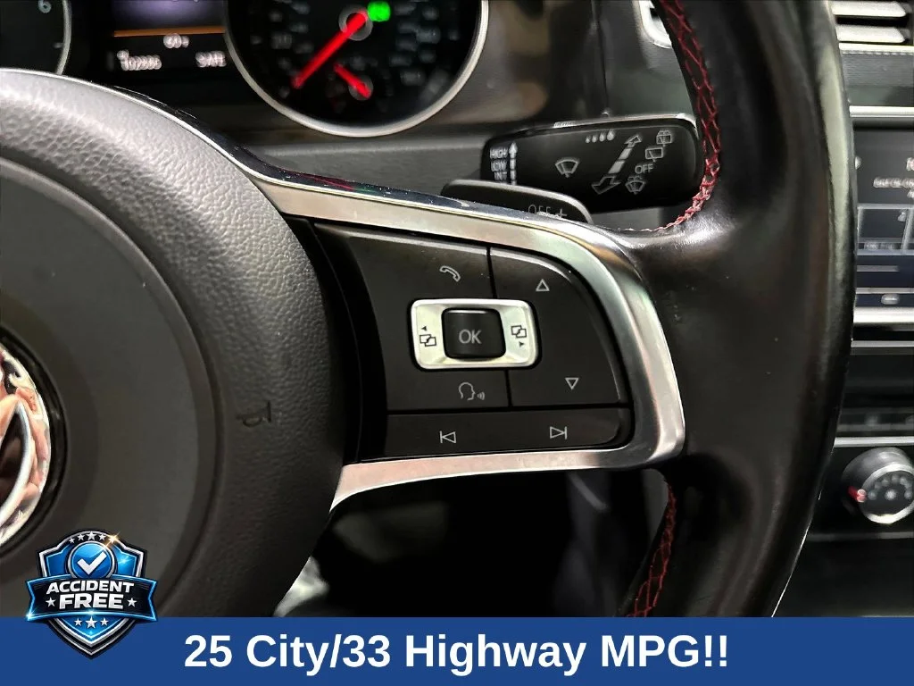 Used 2016  Volkswagen  image 15