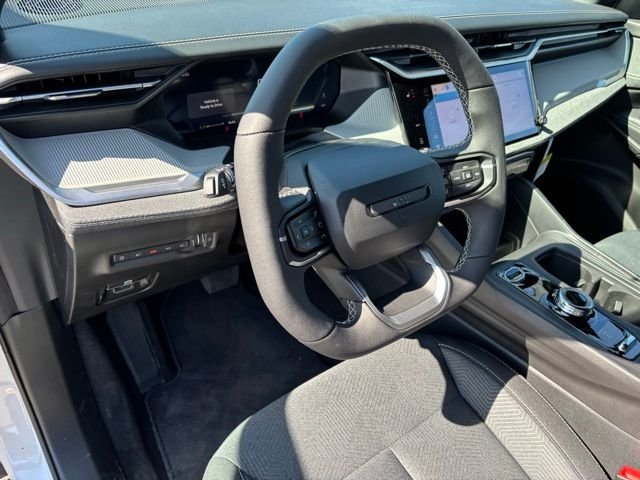New 2026 Bright White Clear-Coat Exterior Paint Jeep Laredo image 11