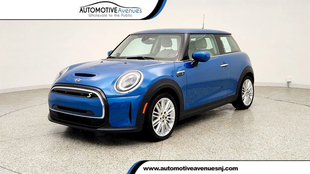 2024 MINI Hardtop Cooper SE's photo