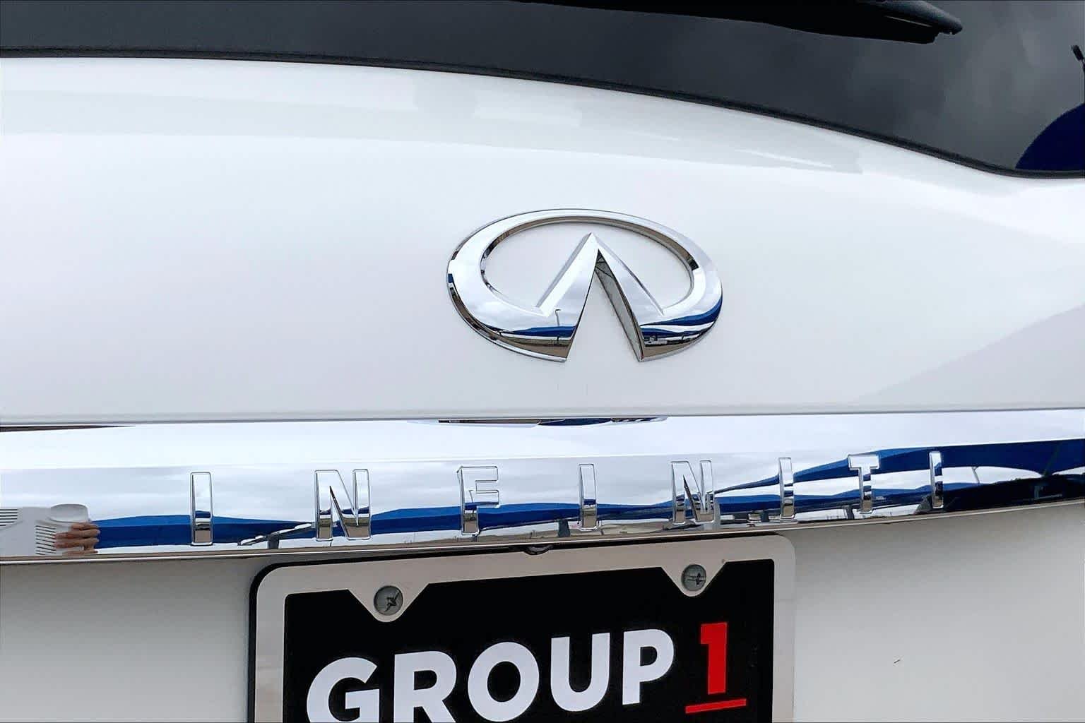 Used 2019 Moonstone White INFINITI LUXE image 31