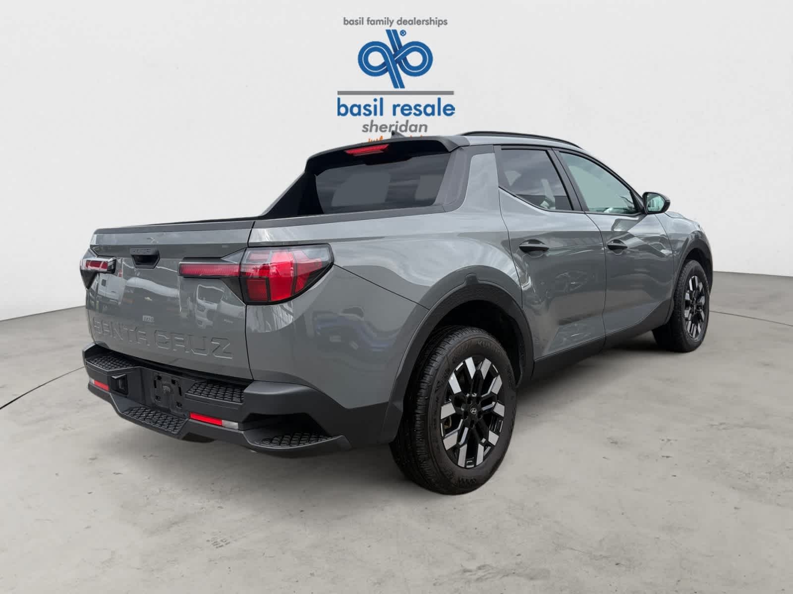 Used 2025 Hampton Gray Hyundai SEL image 5