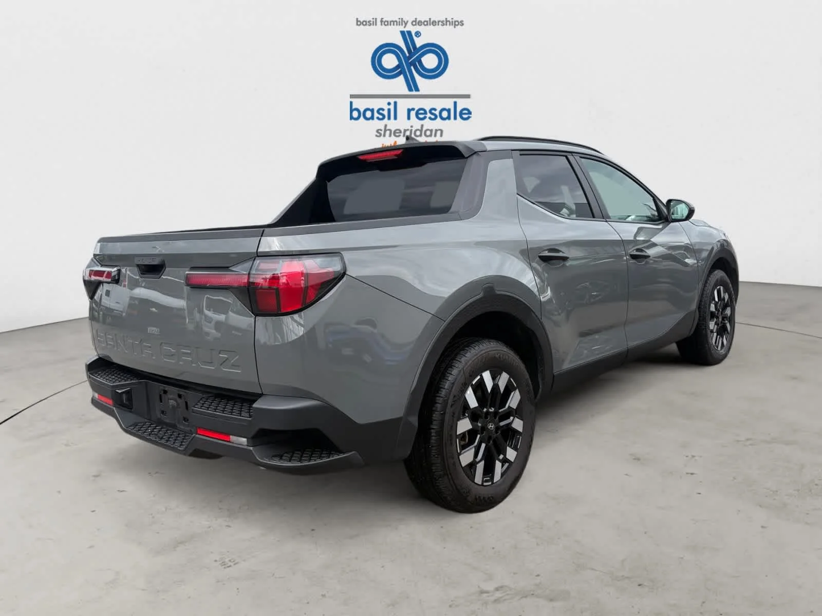 Used 2025 Hampton Gray Hyundai SEL image 5