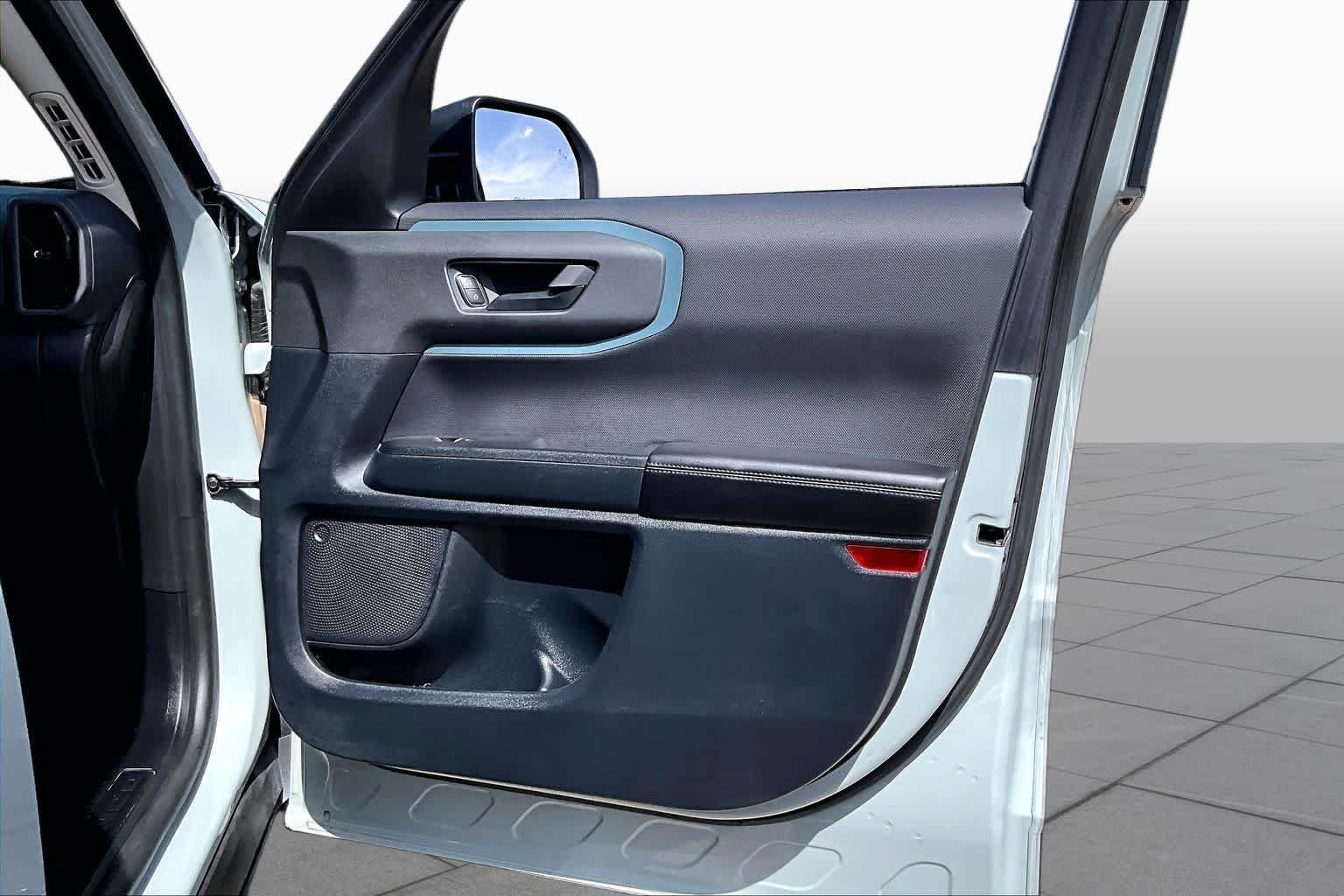 Used 2023 Cactus Gray Ford Badlands image 22