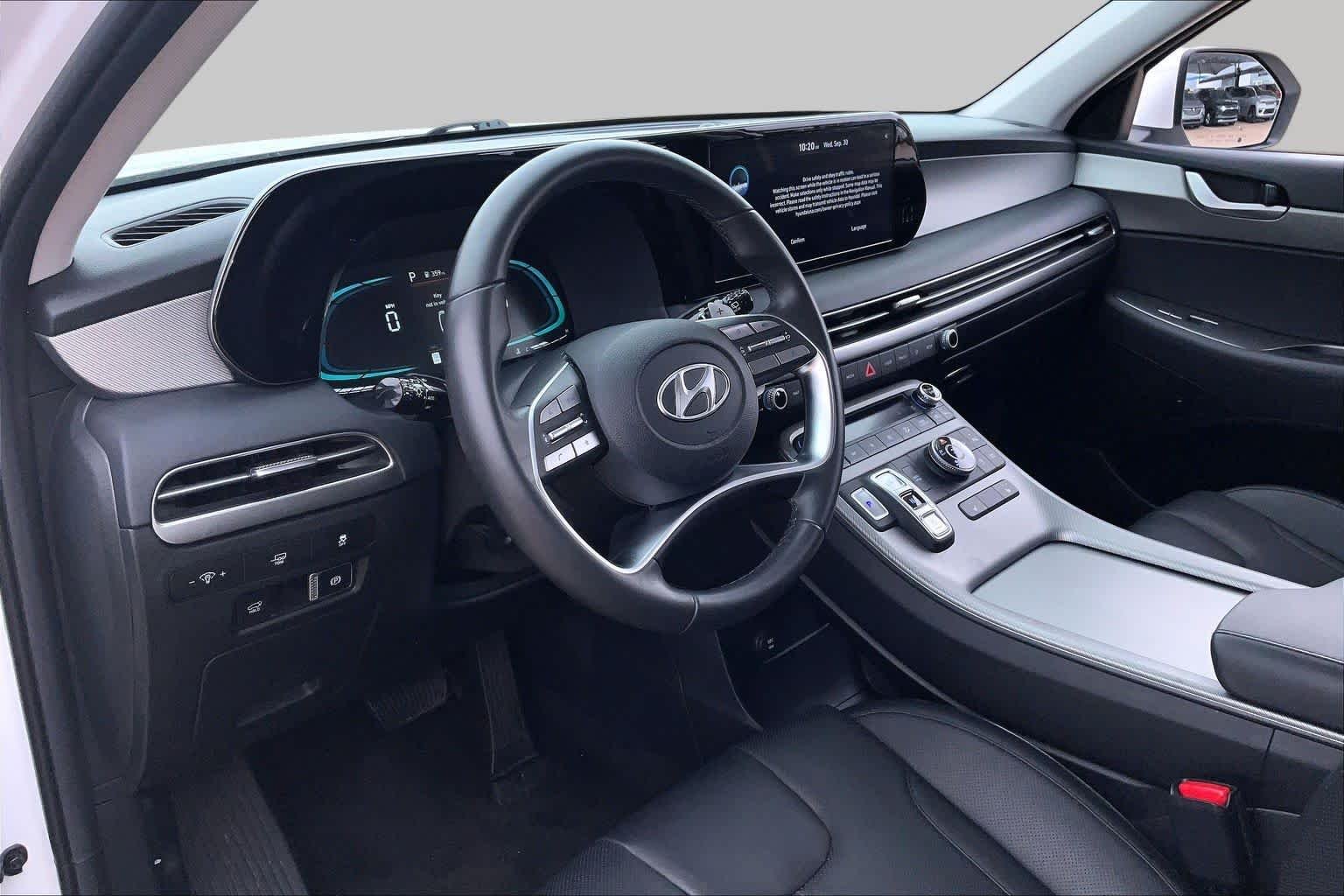 Used 2025 Hyper White Hyundai SEL image 15