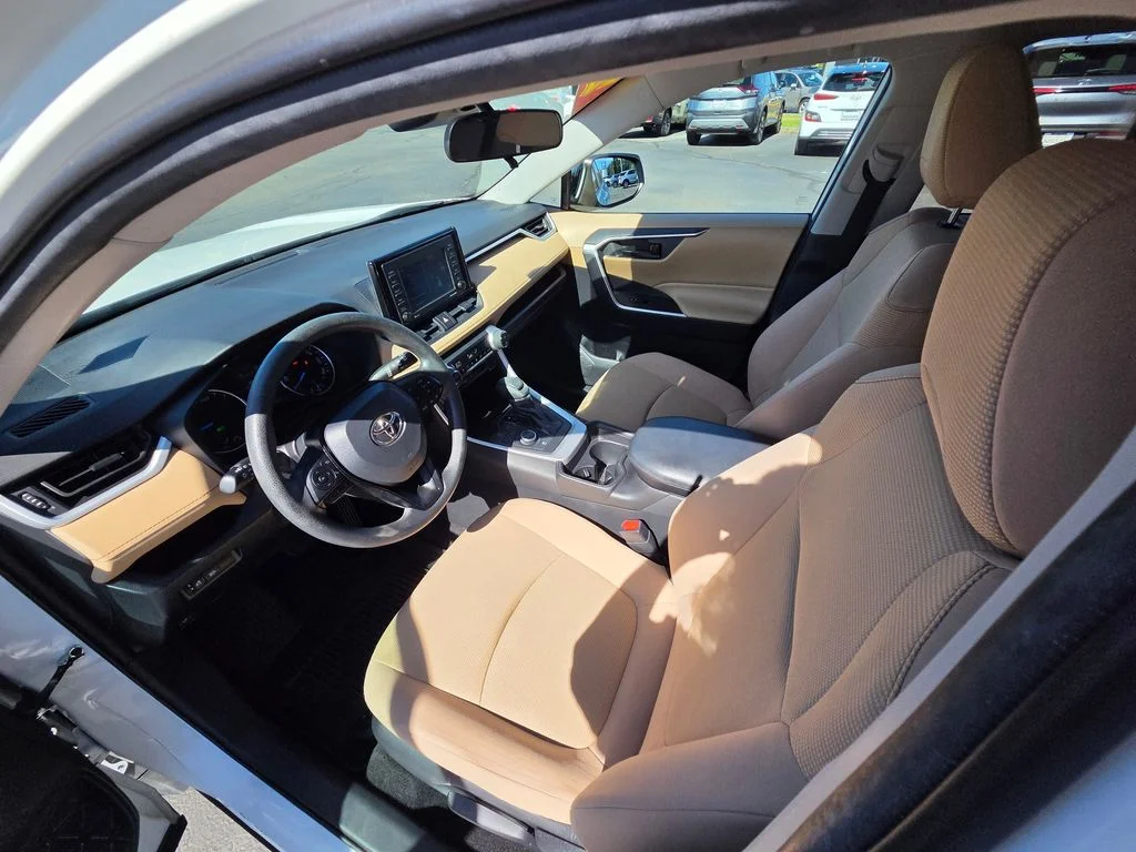 Used 2021 White Toyota LE image 14