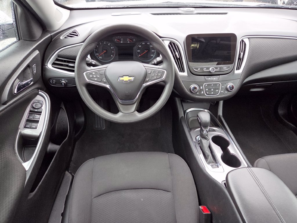 Used 2024 White Chevrolet LT image 17