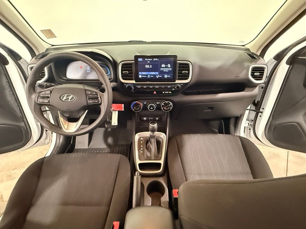 Used 2023 White Hyundai SE image 19