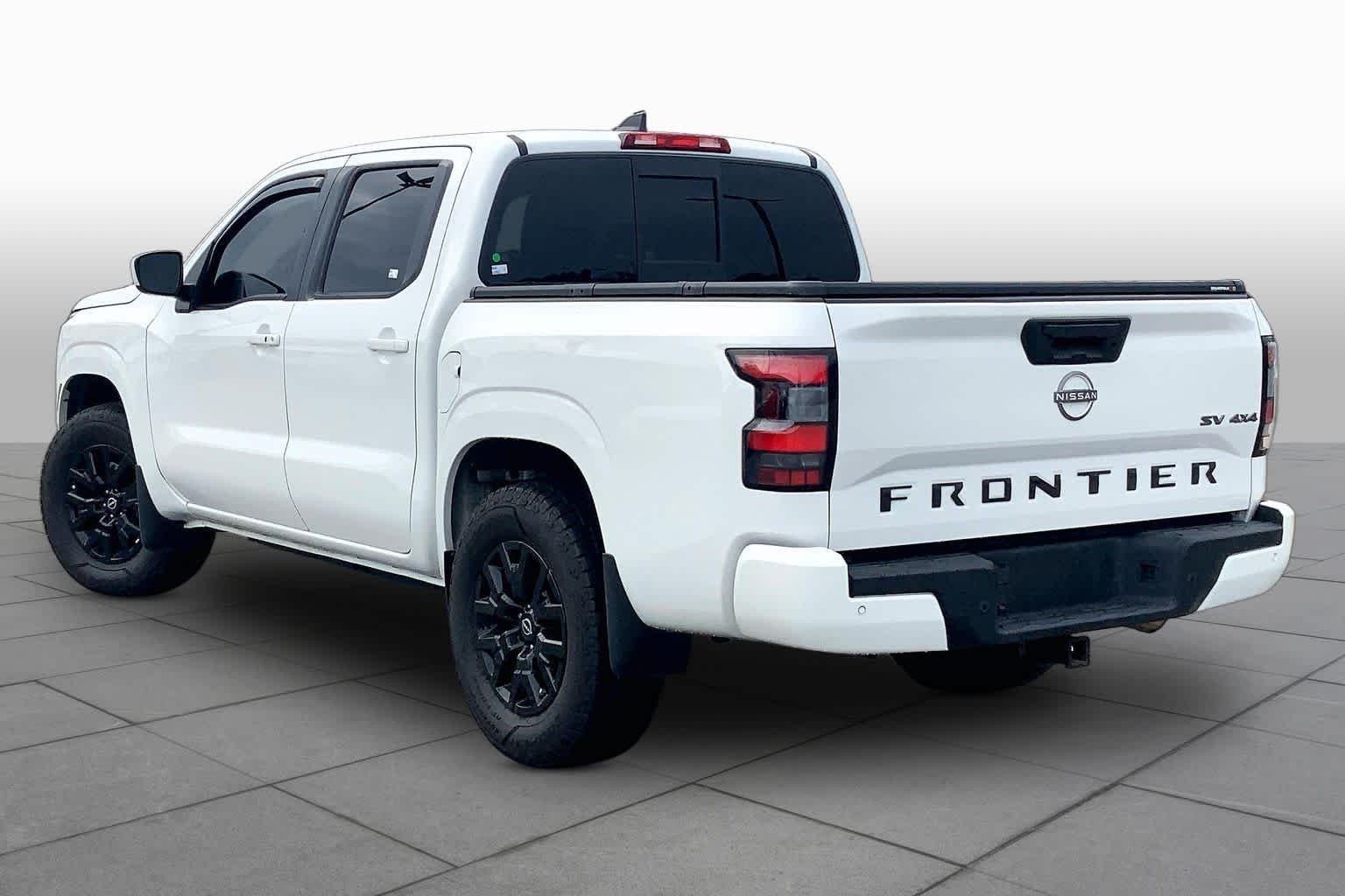 Used 2022 Glacier White Nissan SV image 12
